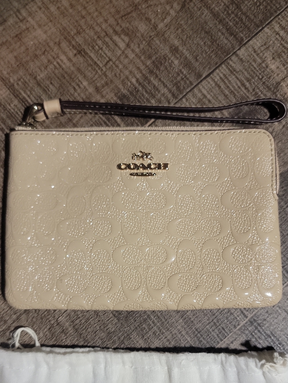NWOT Coach Glossy Cream Signature Wristlet with Gold Logo